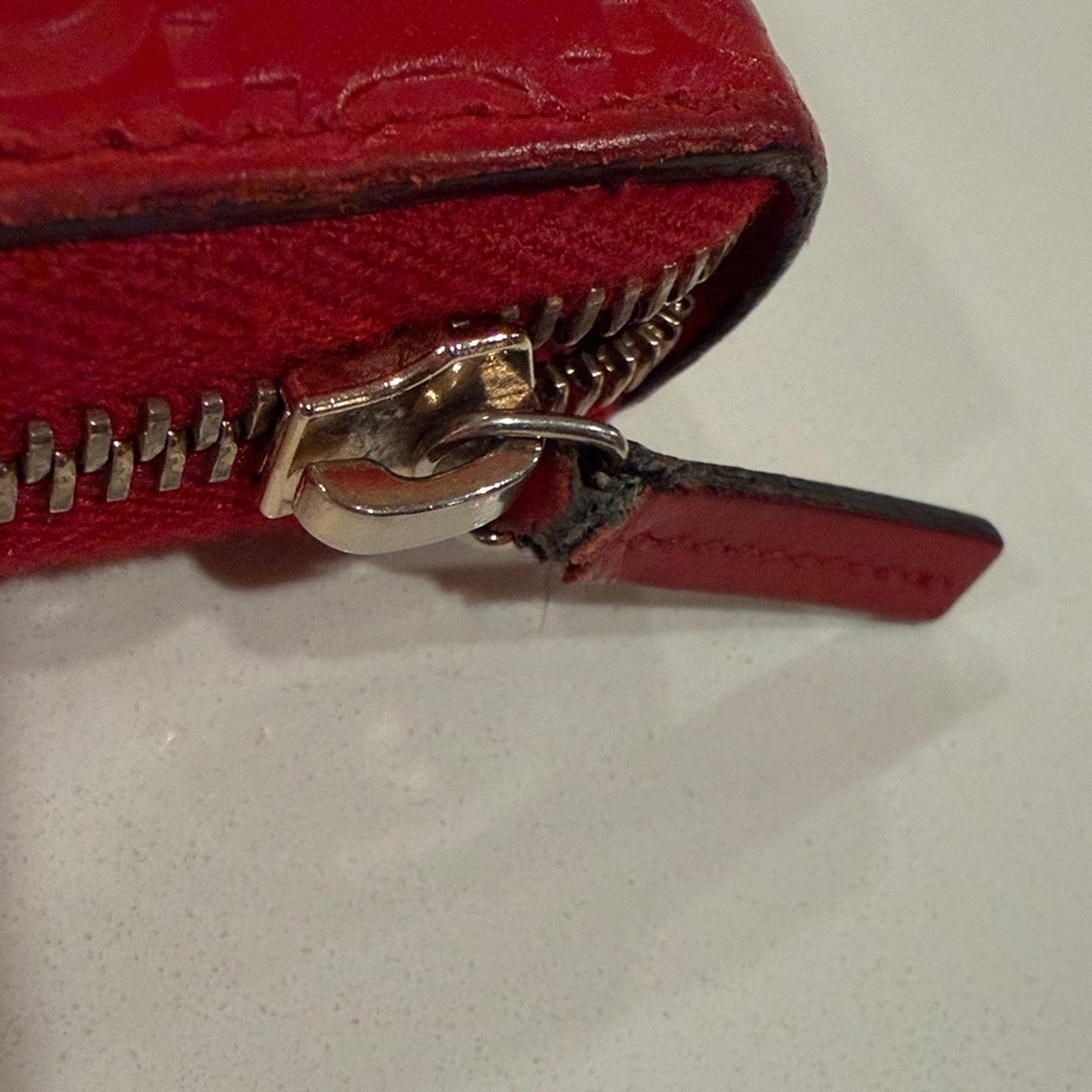 🌹Gucci Microguccissima Red Embossed Signature Zip Wallet with Gold-Tone Accent - Picture 7 of 12